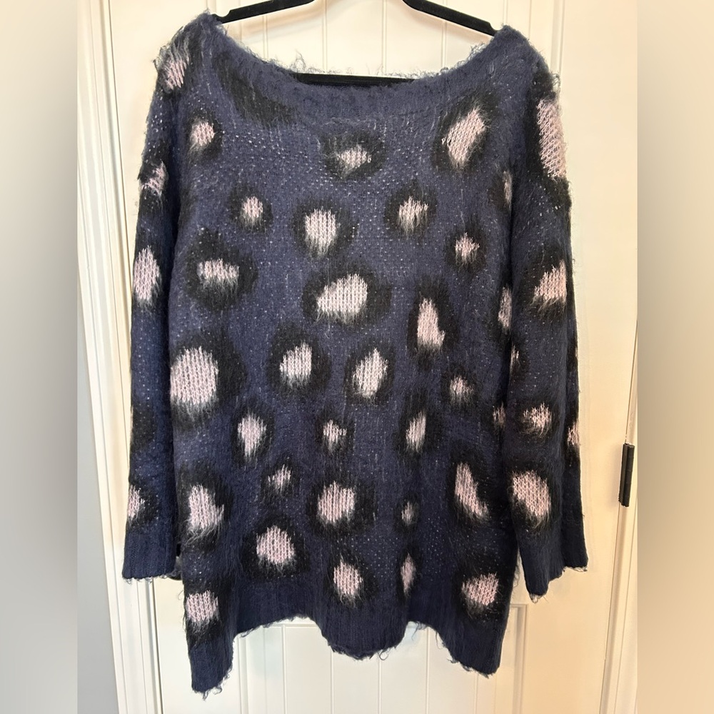 PrettyLittleThing Leopard Print Sweater Navy & Pink Medium